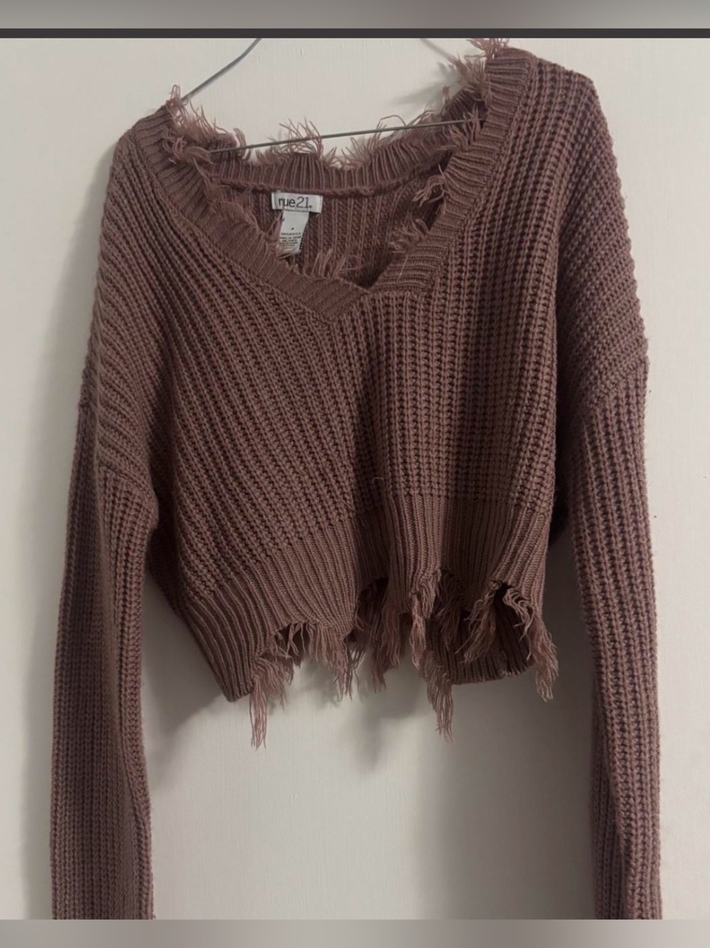 Rue21 Cropped Distressed V-Neck Sweater - Mauve